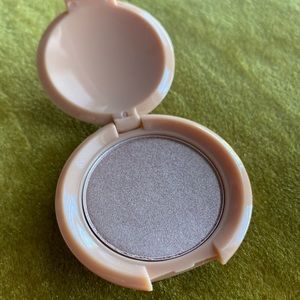 IBY Beauty Radiant Glow Highlighter in Prosecco